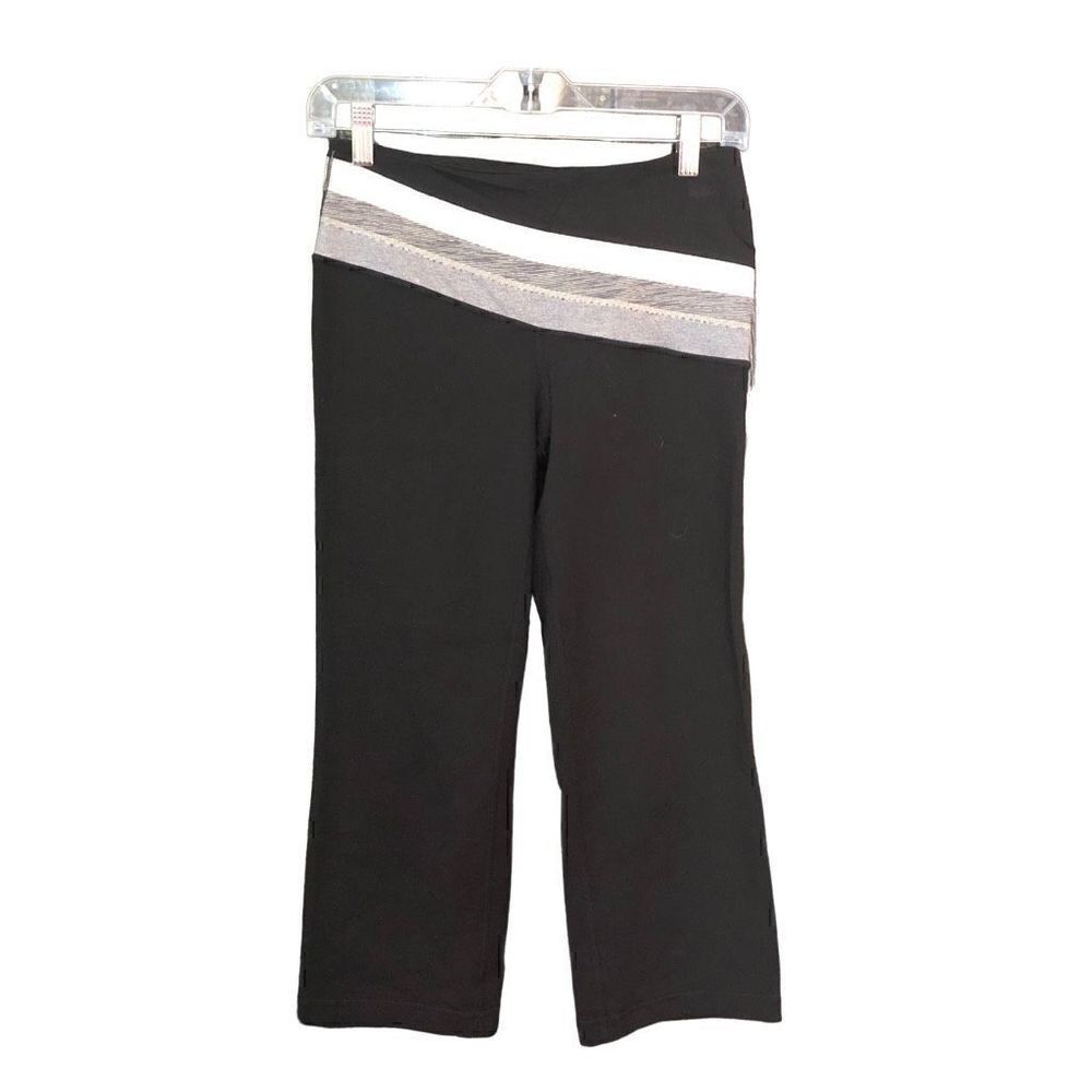 Lululemon Groove Crop Black/White/Space Gray Size 6